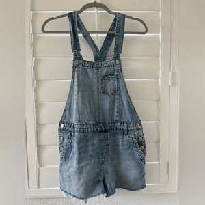 Super cute womens denim overall shorts